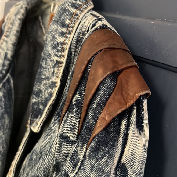 80’s Vintage Denim Jacket with leather accents size small - Picture 4 of 15